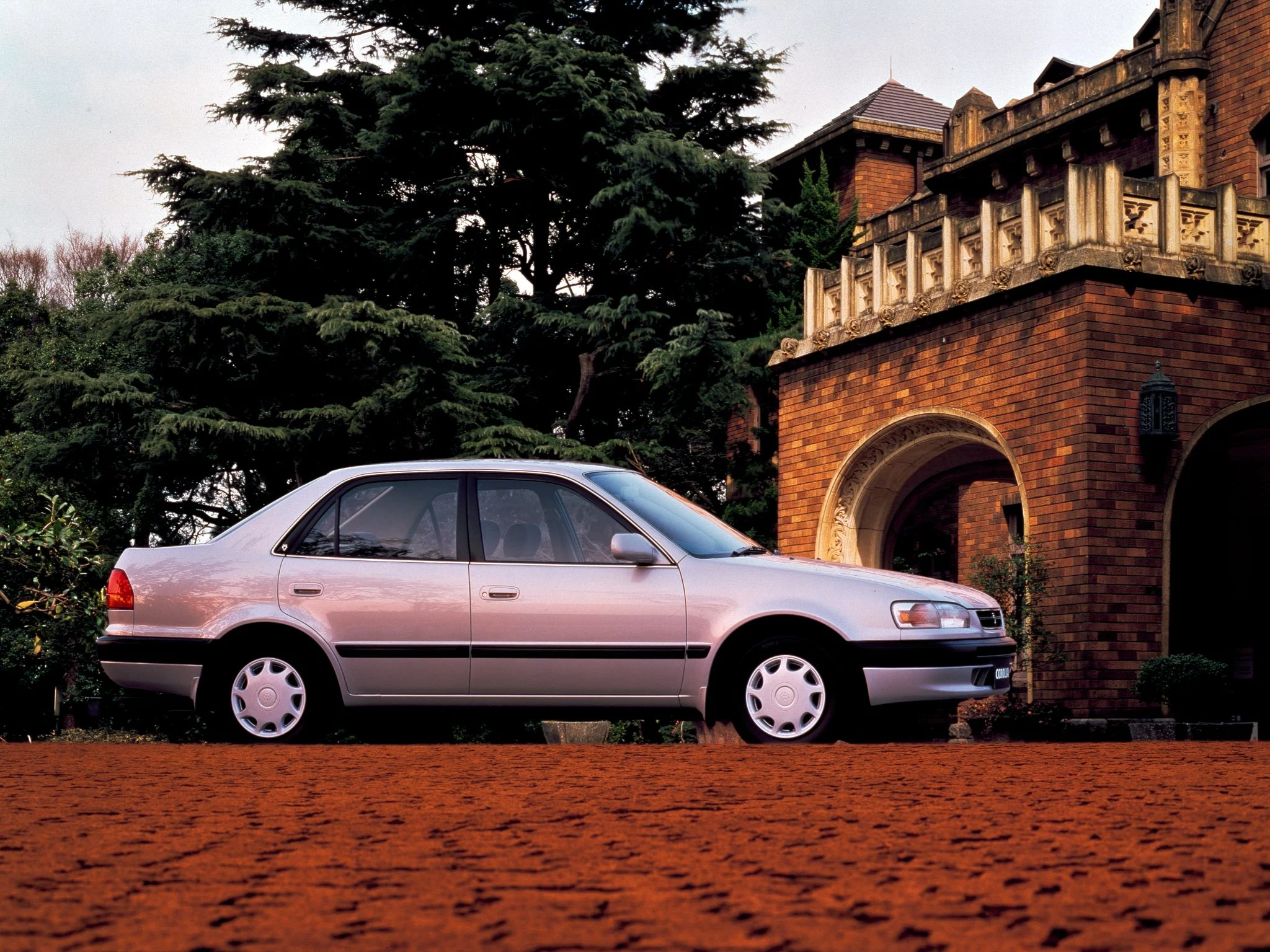 O fracasso da oitava geração do Toyota Corolla e o risco de seu fim toyota corolla 1 5 se saloon 1995 modelo japonês