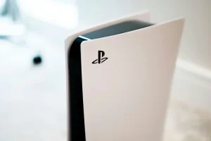 Sony lança firmware 14.20 para PlayStation 5 após nova falha de segurança