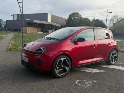 Renault Twingo E-Tech: a resposta da marca aos hatches elétricos chineses