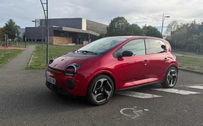 Renault Twingo E-Tech: a resposta da marca aos hatches elétricos chineses