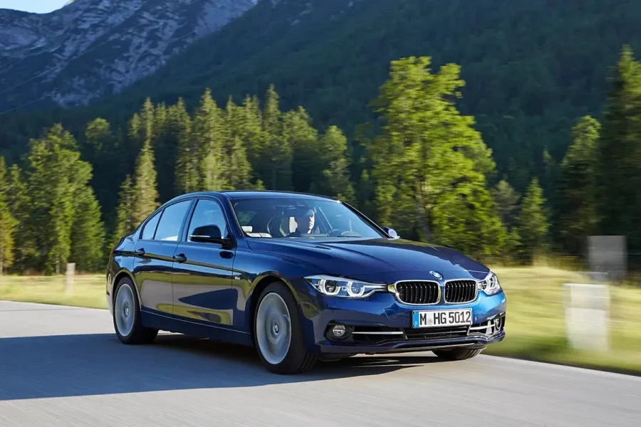 BMW 320i 2016: 10 informações essenciais sobre o sedã mais vendido da marca no Brasil