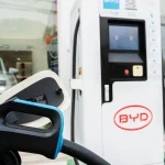 BYD estreia carregador ultrarrápido em Brasília com recarga em apenas minutos