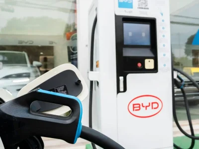 BYD estreia carregador ultrarrápido em Brasília com recarga em apenas minutos