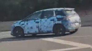 Flagrante do BYD Dolphin GT híbrido flex em testes nas ruas do Brasil