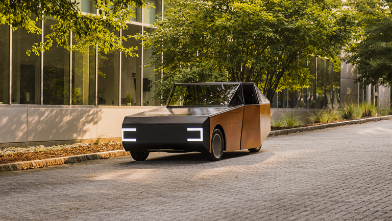 Estudantes da Clemson apresentam carro elétrico que gera energia solar excedente
