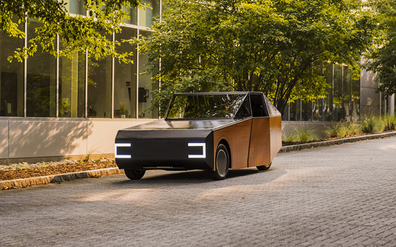 Estudantes da Clemson apresentam carro elétrico que gera energia solar excedente