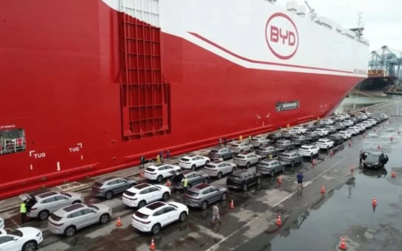 Queda de 18,1% nas vendas de elétricos no Brasil devido à falta de navios