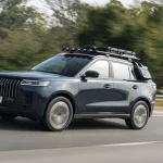 Jaecoo 5 ou Omoda 5: comparativo dos SUVs híbridos da Chery no Brasil