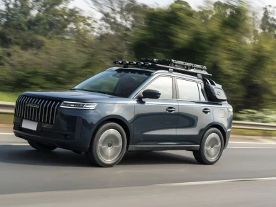 Jaecoo 5 ou Omoda 5: comparativo dos SUVs híbridos da Chery no Brasil