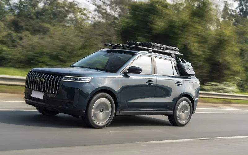Jaecoo 5 ou Omoda 5: comparativo dos SUVs híbridos da Chery no Brasil