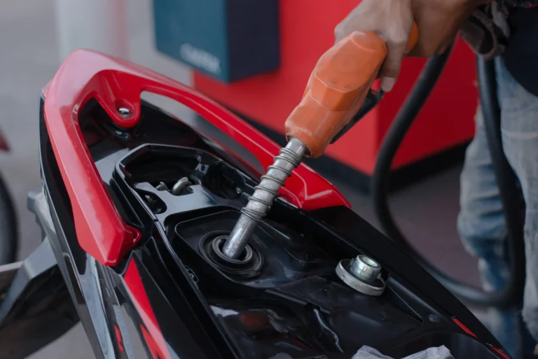 Aumento para E35 pode dificultar fiscalização e gerar fraudes em posto de gasolina