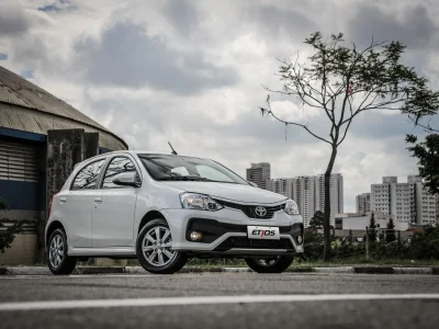 Cinco carros usados até R$ 50 mil ideais para entregas eficientes