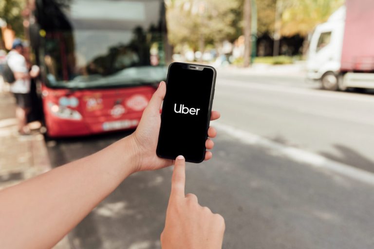 Uber Electric já atinge 15 cidades brasileiras com viagens apenas elétricas