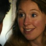 Filme sobre Elizabeth Holmes, condenada por fraude, tem data de estreia no Brasil