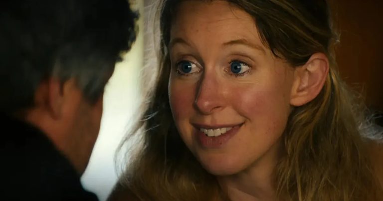 Filme sobre Elizabeth Holmes, condenada por fraude, tem data de estreia no Brasil